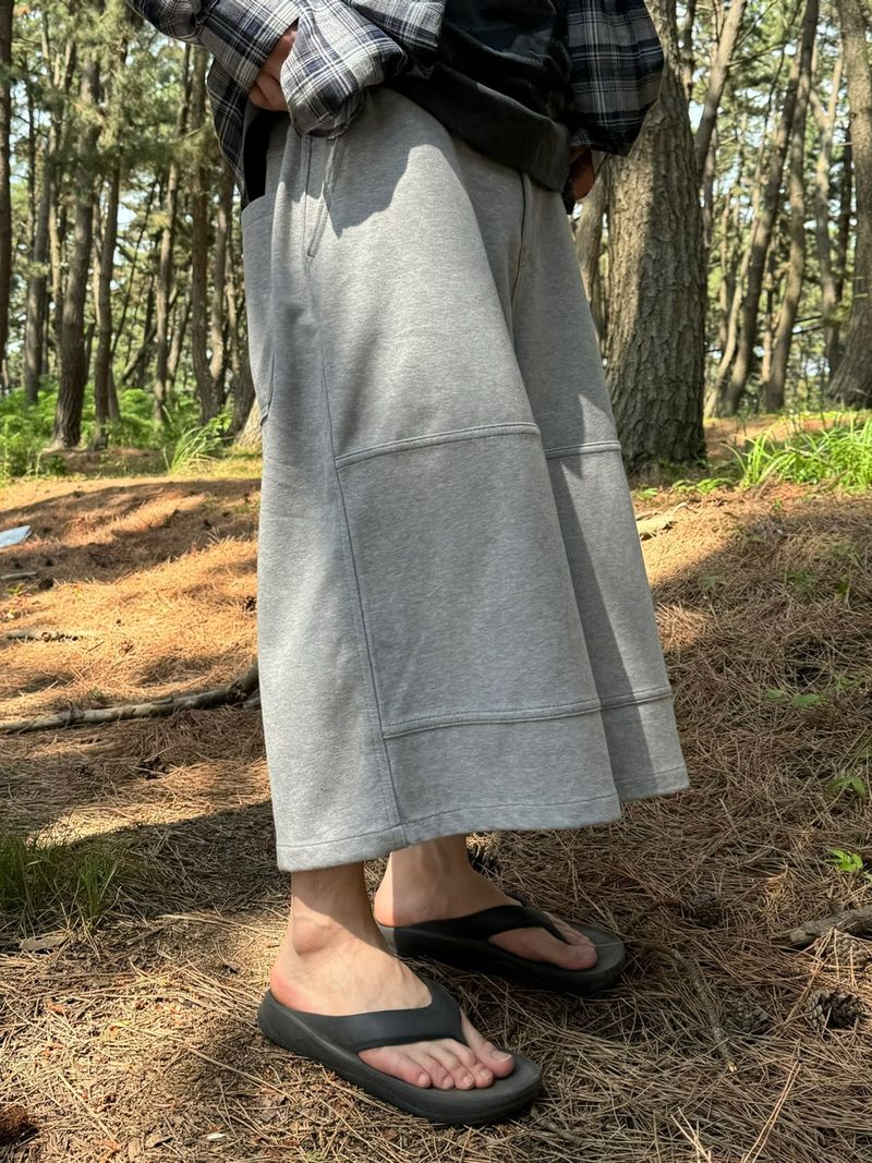 Unique cutting line low sweat bermuda pants 2C