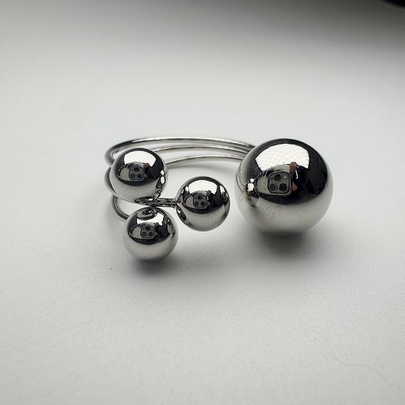 Big ball piercing ring