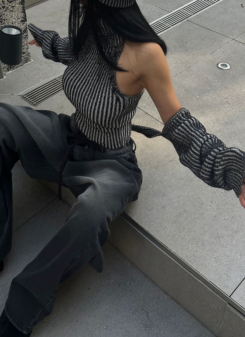 a two-tone ribbed beanie