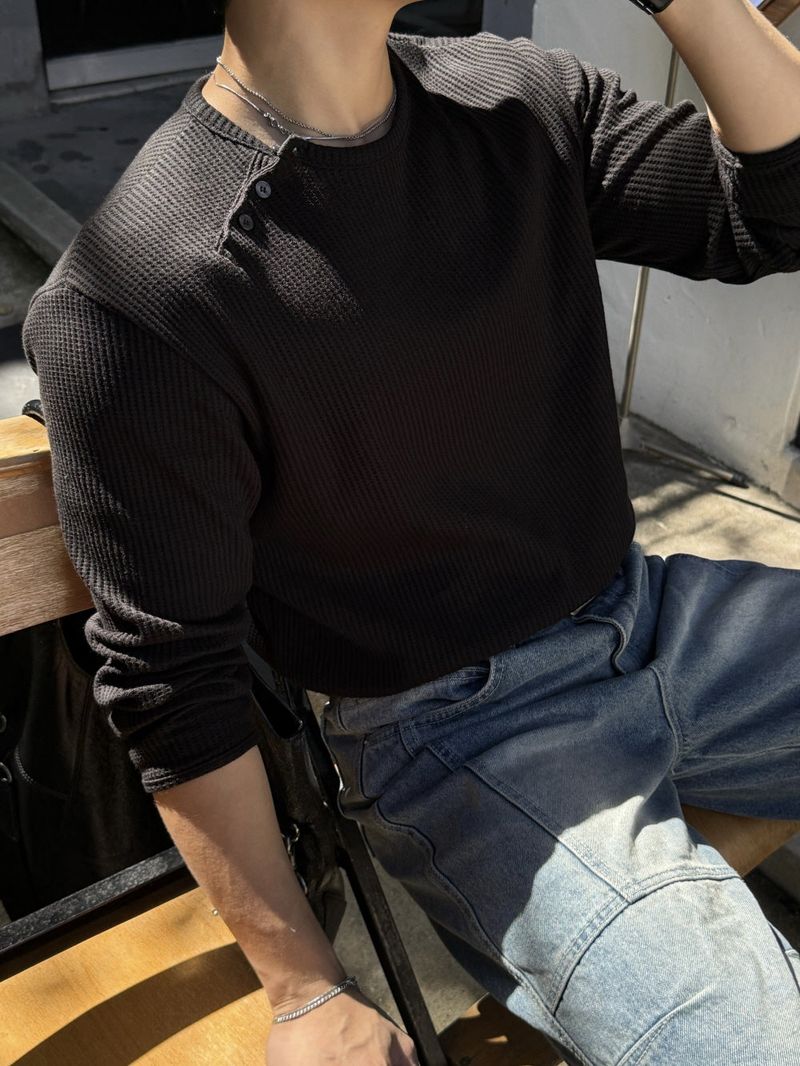 Waffle diagonal button crop long-sleeve t-shirt