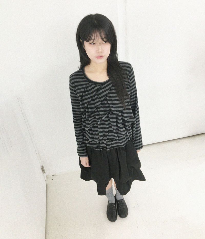 [fiebre] ruffles stripe long sleeve t CHARCOAL