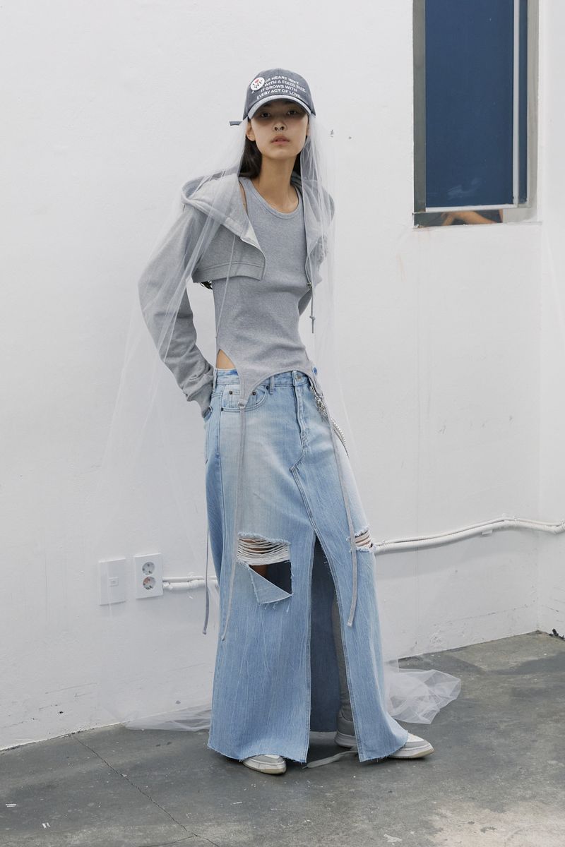 DAMAGED LONG DENIM SKIRT (BLUE)