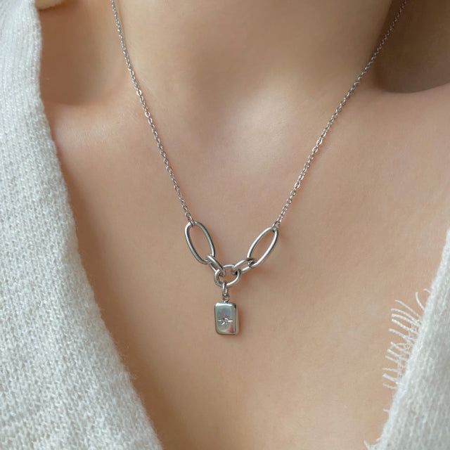 bne Shinestar Square Unique Chain Necklace