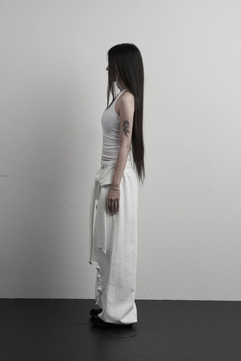 [label] layered tie damage wide pants (white)