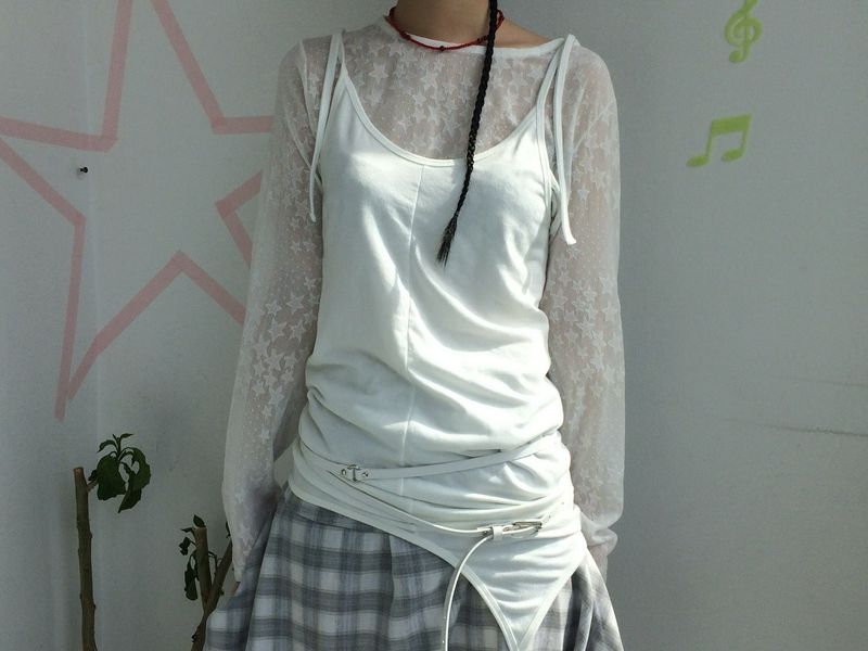 loose-fit strap sleeveless