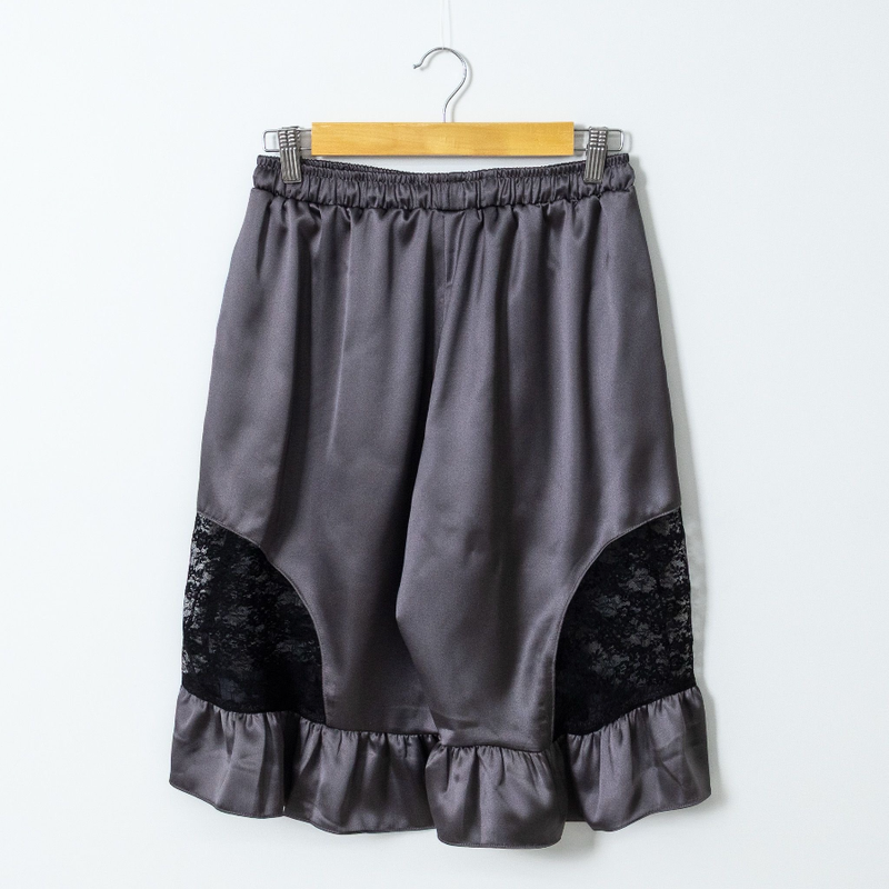 silky frill bermuda pants