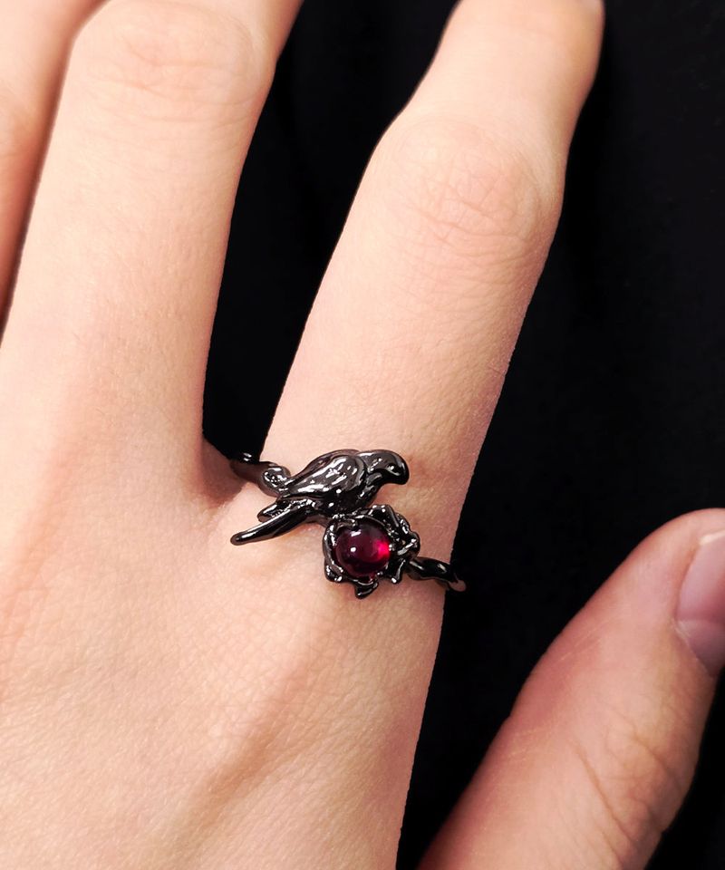 Raven Red Black Gothic Vintage Ring