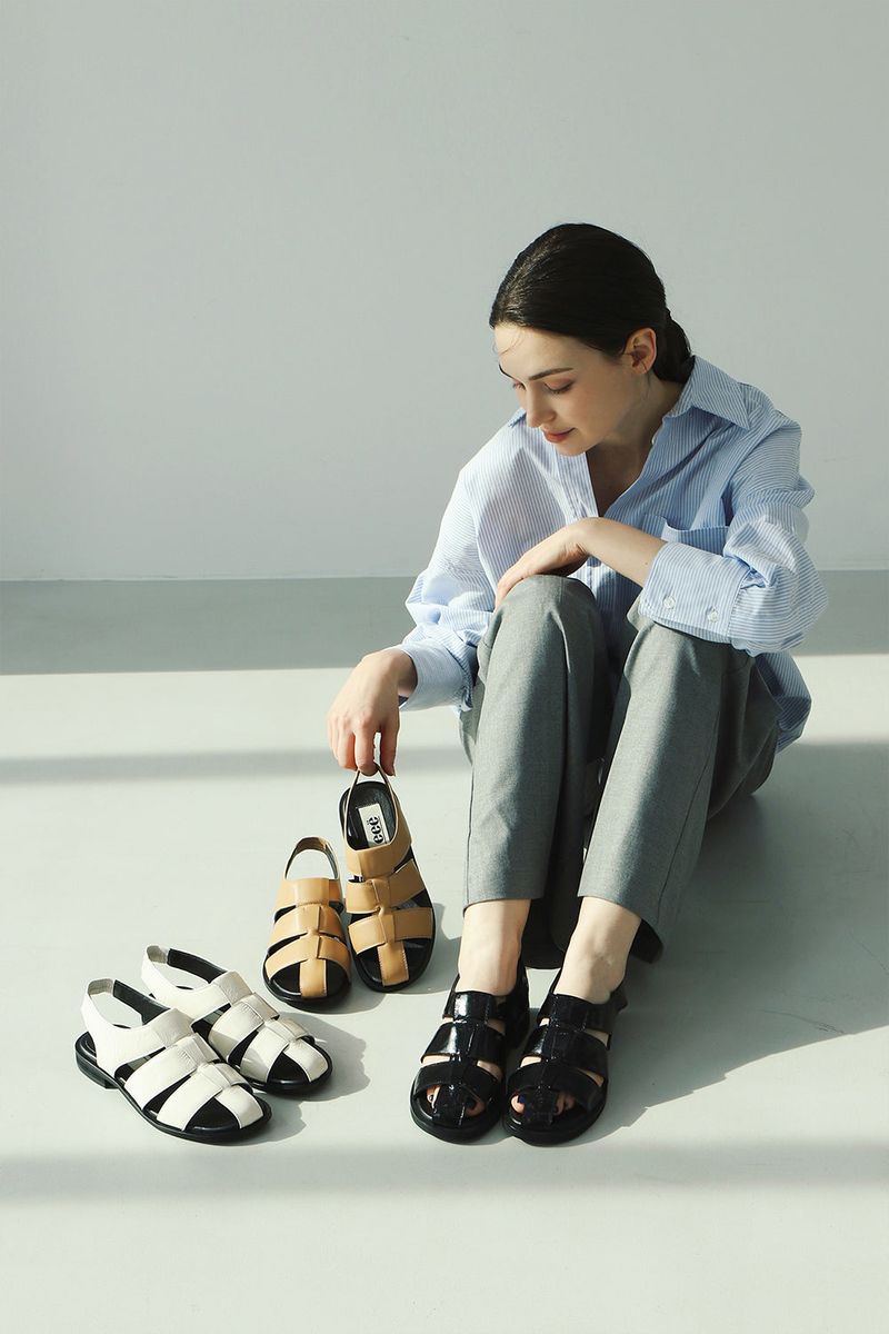 eeë(イイエ)の「OLA FLAT SANDALS_3COLORS(Shoes)」