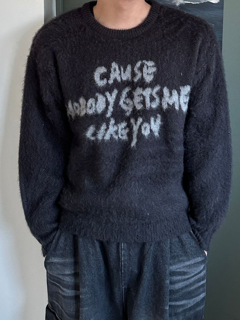 Curse Lettering Round Brush Knit