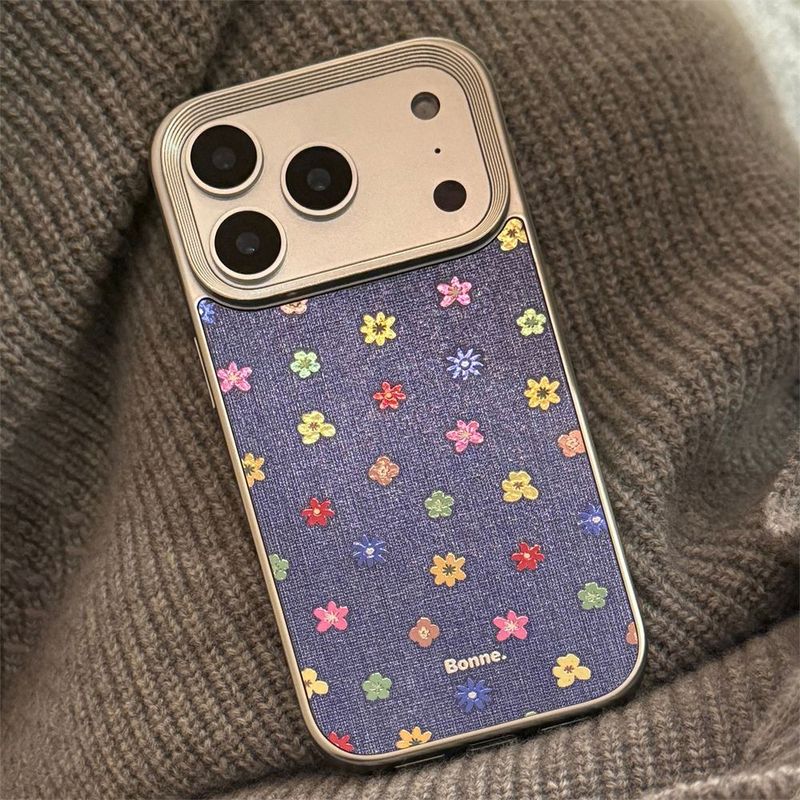 Maison De Theca（メゾン デ テカ）の「ヴィンテージ デニム フラワー iPhone ケース（スマホグッズ/小物）」
