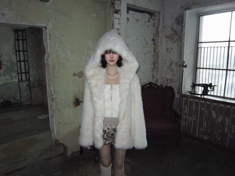 TTSTUDIO(ティーティースタジオ)の「Hoodie fox fur-JK (White)(Jackets/Outerwear)」