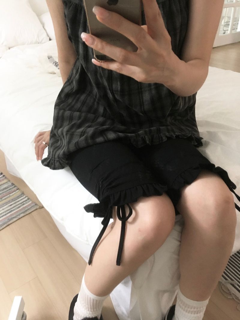 Frill Capri Pants