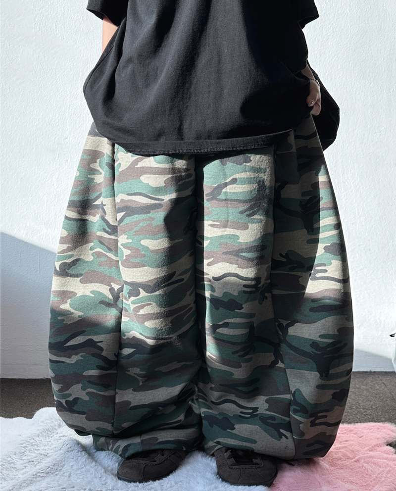 CCORTTI（コルッティ）の「HIGH QUALITY 🐝 KOREAN / STRING 💚 CAMOUFLAGE MILITARY SWEAT SIDE SLIT BALLOON LONG PANTS 🐝💚🖤 （Pants）」