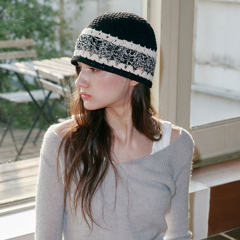 ALLINCOMPLETE（オールインコンプリート）の「Snuggle Crochet Beanie (Black)（Hats）」