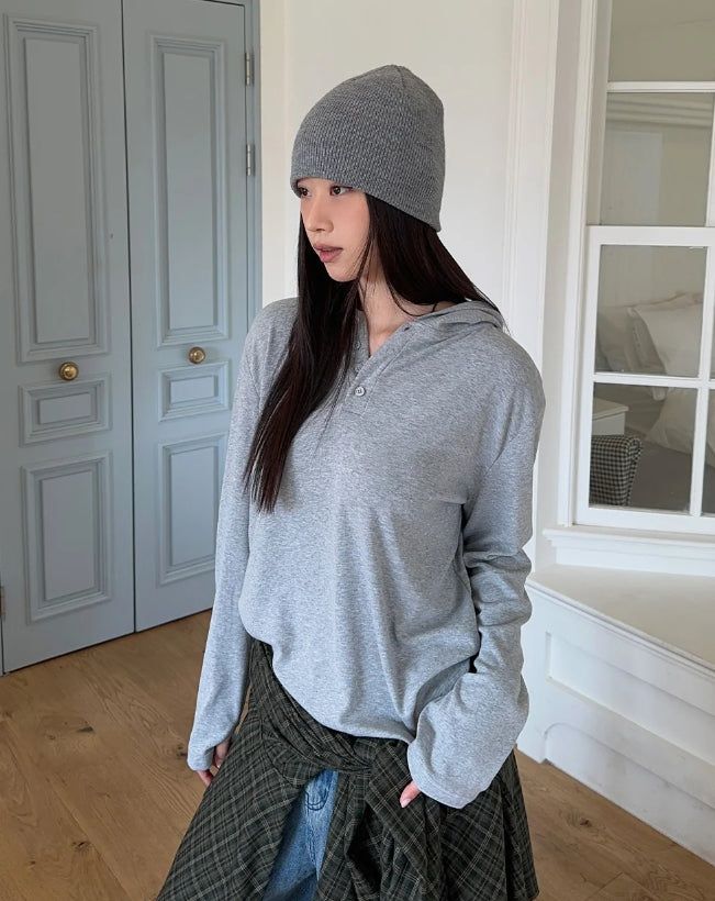 SATIIIZ（サティーズ）の「Eben Fingerhole Hooded T-Shirt（Tops）」