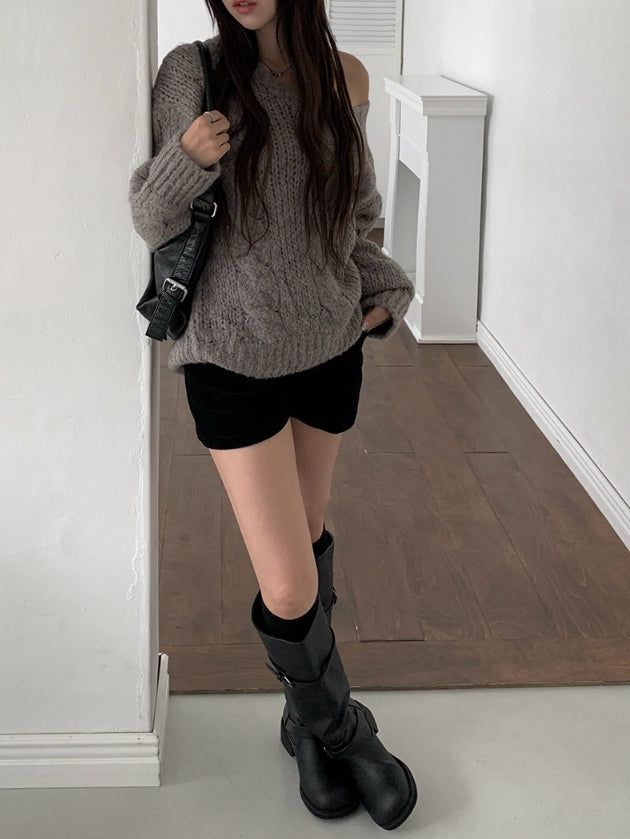 Hearts Cable Loose Fit Wool V-Neck Knit
