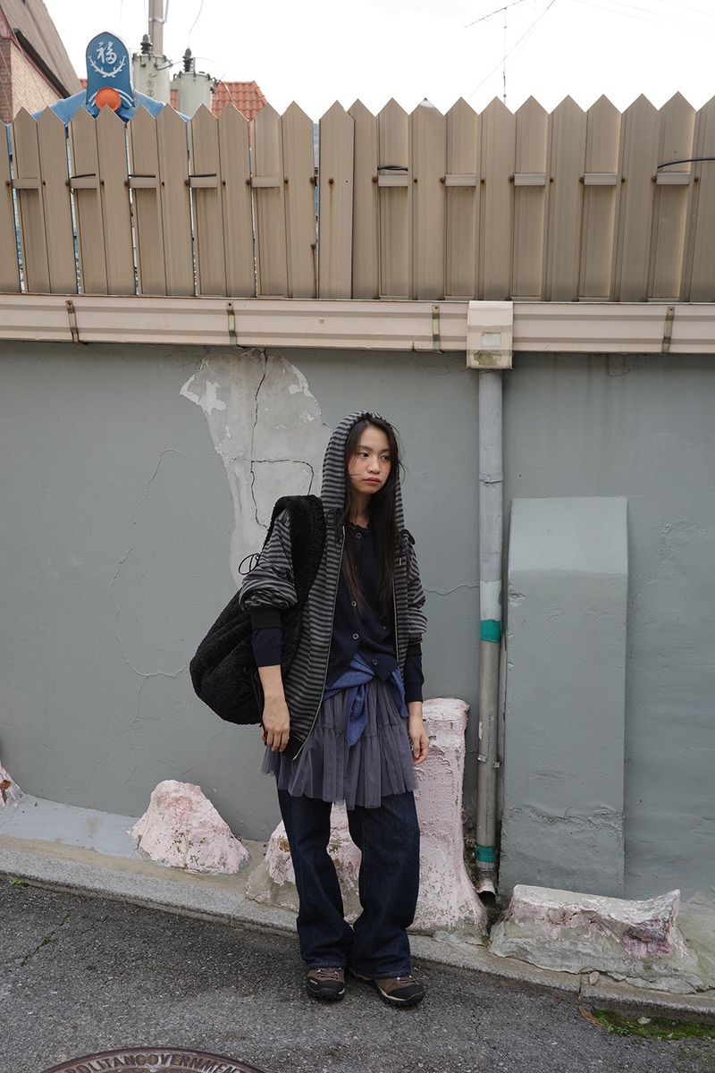 STRIPE HOODED ZIP-UP (BLACK)