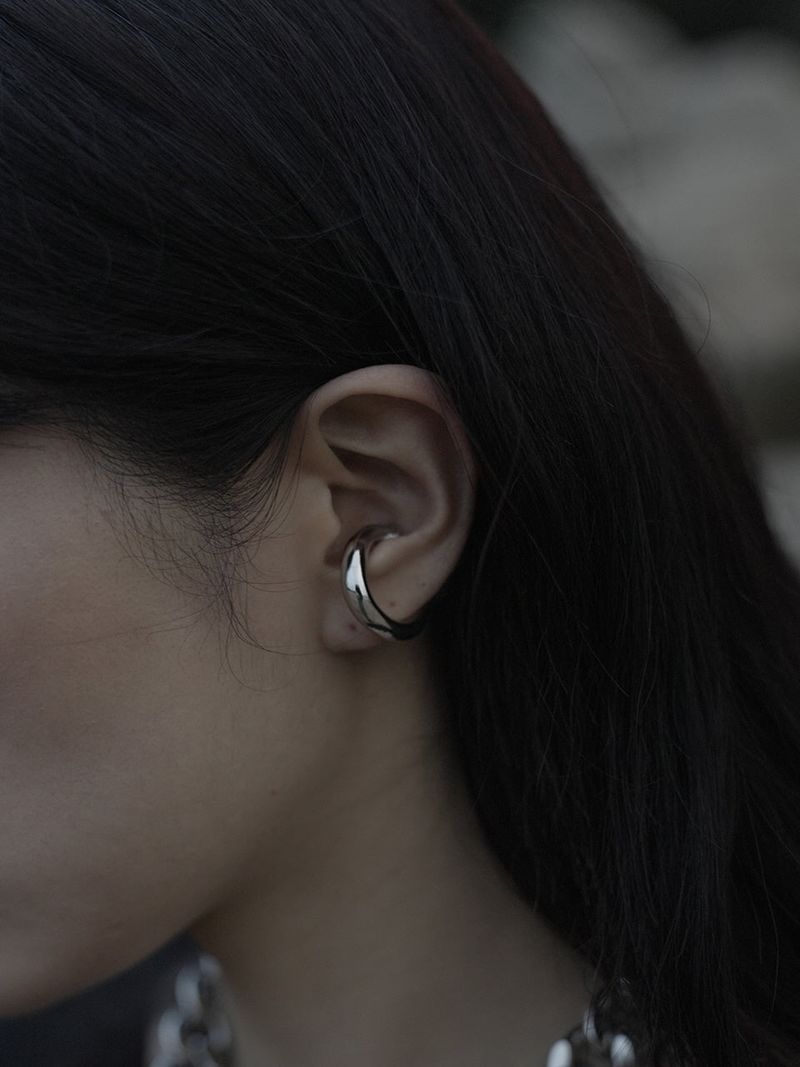 no.70 earcuff silver