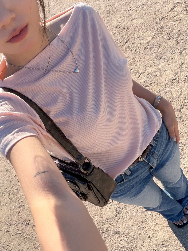 DEARBYME（ディアーバイミー）の「[Daily🩰] マイガール ボートネックフローイTシャツ（トップス）」