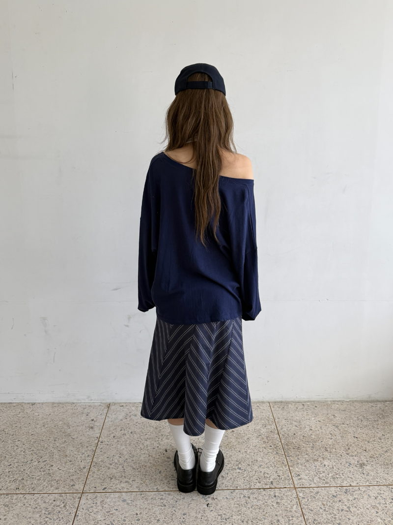 deep v neck loose T