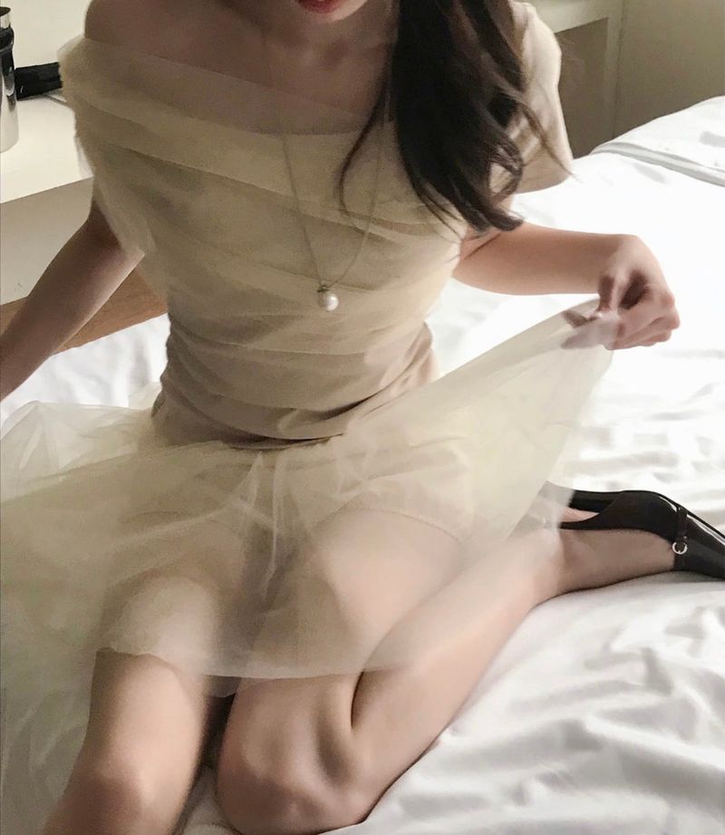 joan button sha lace mini sk