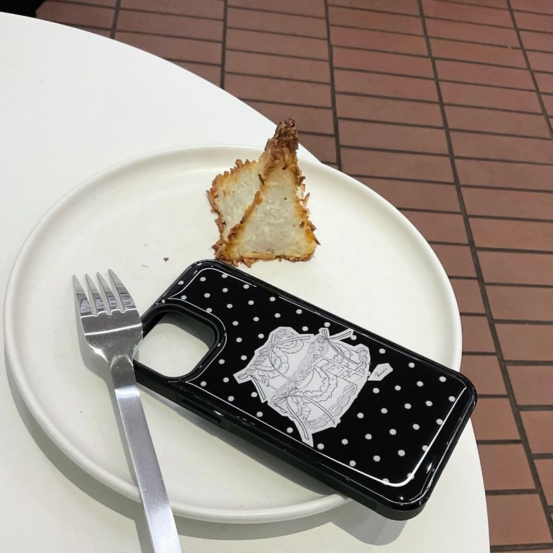 Fake cake case (Dot v.white cake)