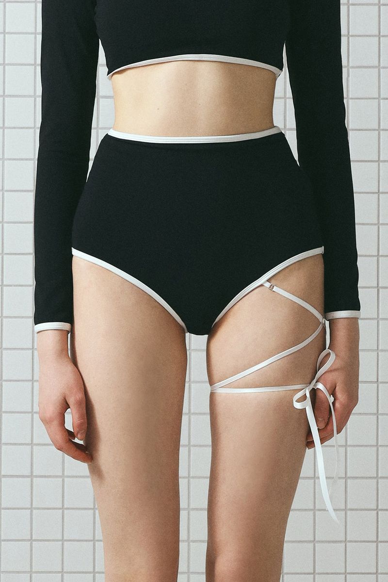 VINAJ(ビナジェイ)の「Cross Ribbon Line High Bikini Panties (Black)(Swimwear)」