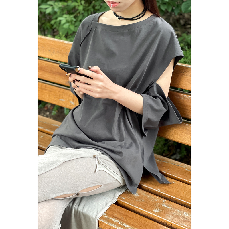 SLIP NECK OVERLOCKED TEE