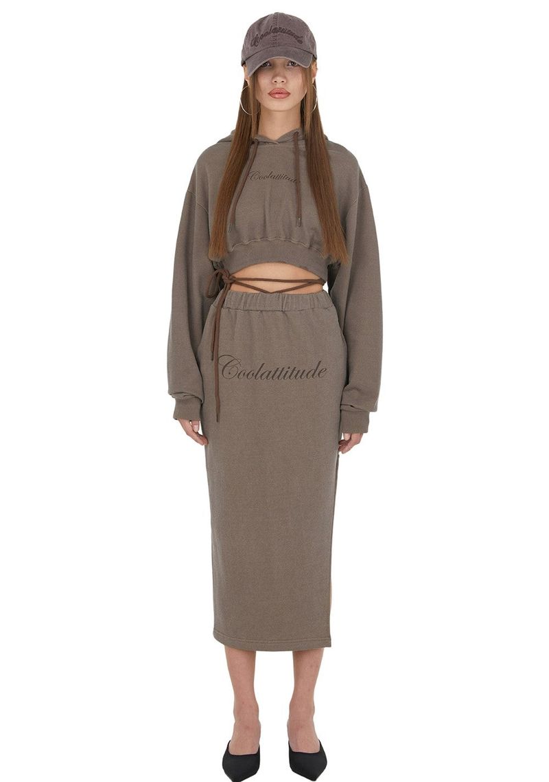 ITZAVIBE（イッザバイブ）の「[ISK001-6] COOL ATTITUDE SLIT SKIRT BROWN（Skirts）」