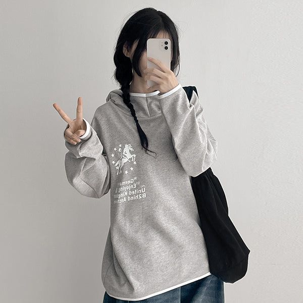 hijjoo（ハイチュー）の「Kitsch Look* Bead Piping High-Neck Hoodie (3 colors)（Tops）」