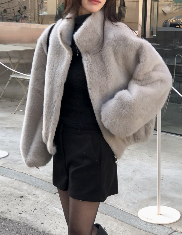 SHOPPERLAND（ショッパーランド）の「#Elegant Hairy Crop Zip-up Fur Jacket (2color)（Jackets/Outerwear）」
