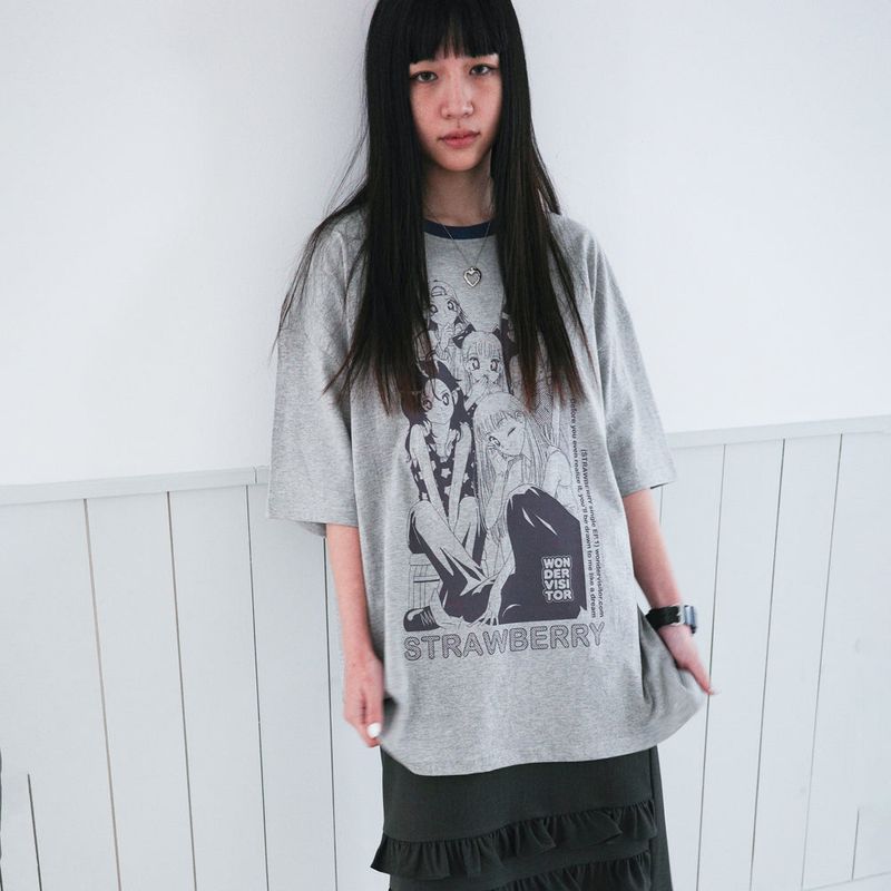 wonder visitor（ワンダービジター）の「ストロベリーEP1オーバーフィットTシャツ [2 Color]（トップス）」