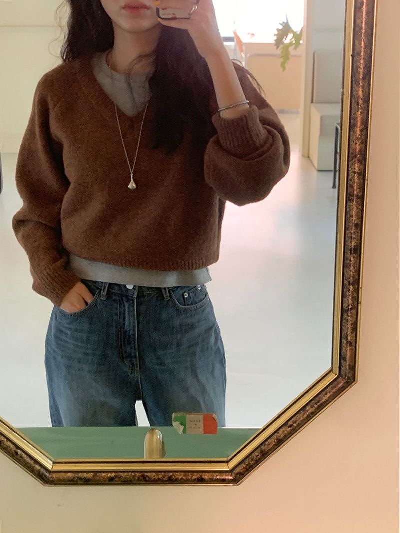 [MADE] Magita Wool V Cropped Knitwear