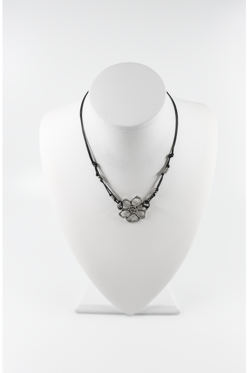 [Sepia] Flower choker