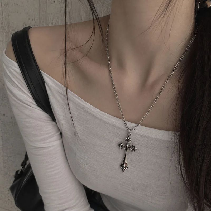 EX LOVE（イーエックスラブ）の「ヴィンテージゴシッククロスペンダントネックレス（アクセサリー）」