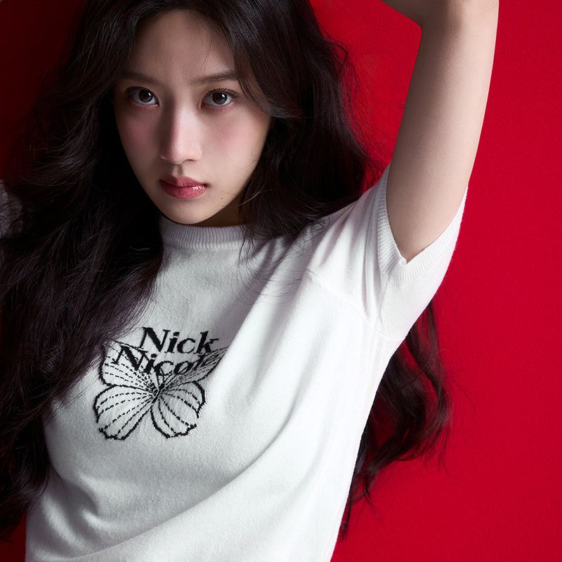NICK&NICOLE(ニック&ニコール)の「MINI BUTTERFLY SIGNATURE HALF KNIT_IVORY BLACK(Tops)」
