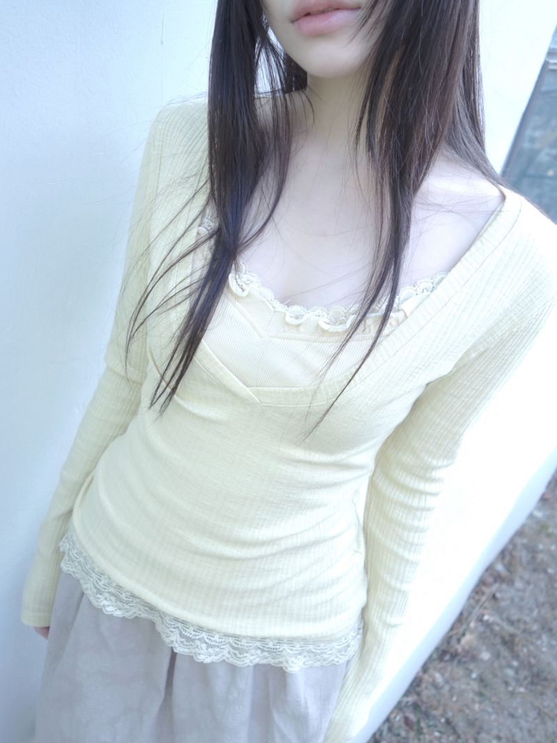 ZELENA（ゼレナ）の「ニコVネックTシャツ（トップス）」