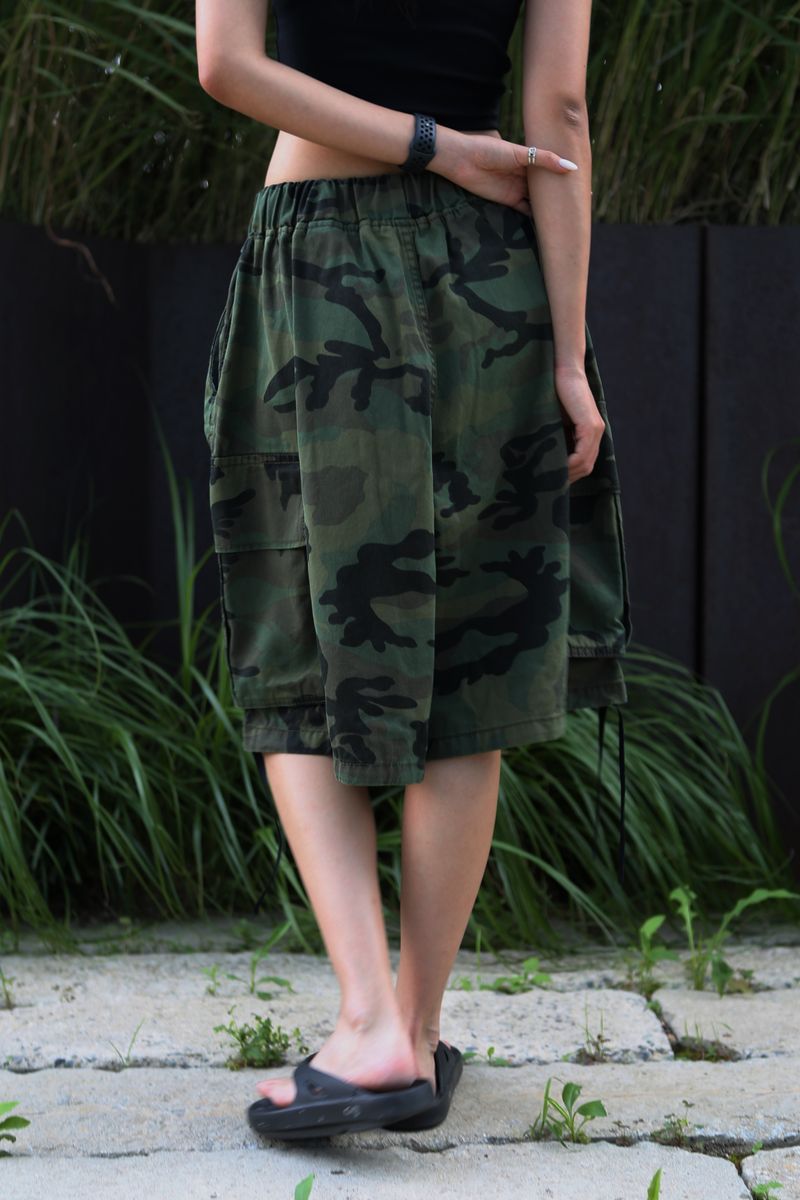 CAMO WIDE BERMUDA CARGO PANTS