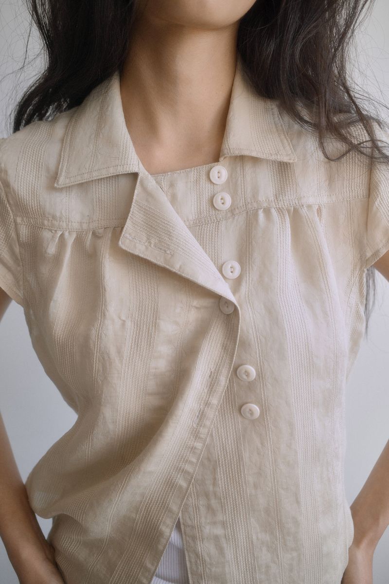 26SS★ WRAP BUTTON CAP SLEEVE BLOUSE