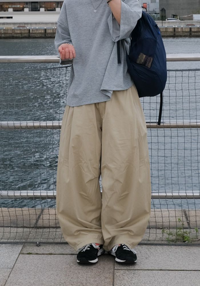 SEMIKAJI（セミカジ）の「AND Banding Pin-tuck Parachute Pants（Pants）」
