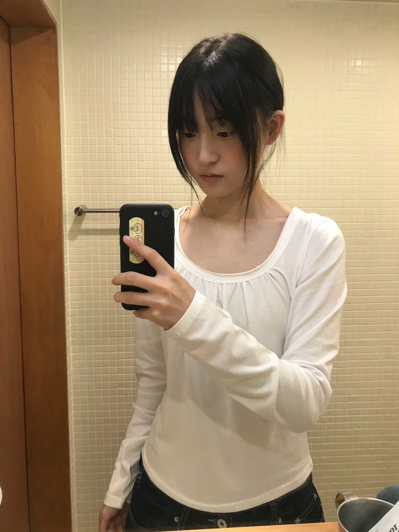 Shirred U-neck Tee