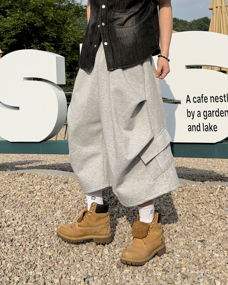 JIIGEUM(ジグム)の「Veluke Belt Cargo Bermuda Pants(Pants)」