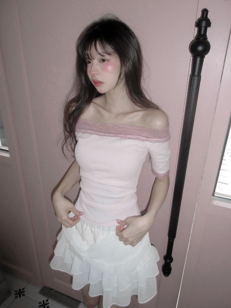 [MADE] Blair Lace Off-Shoulder Top