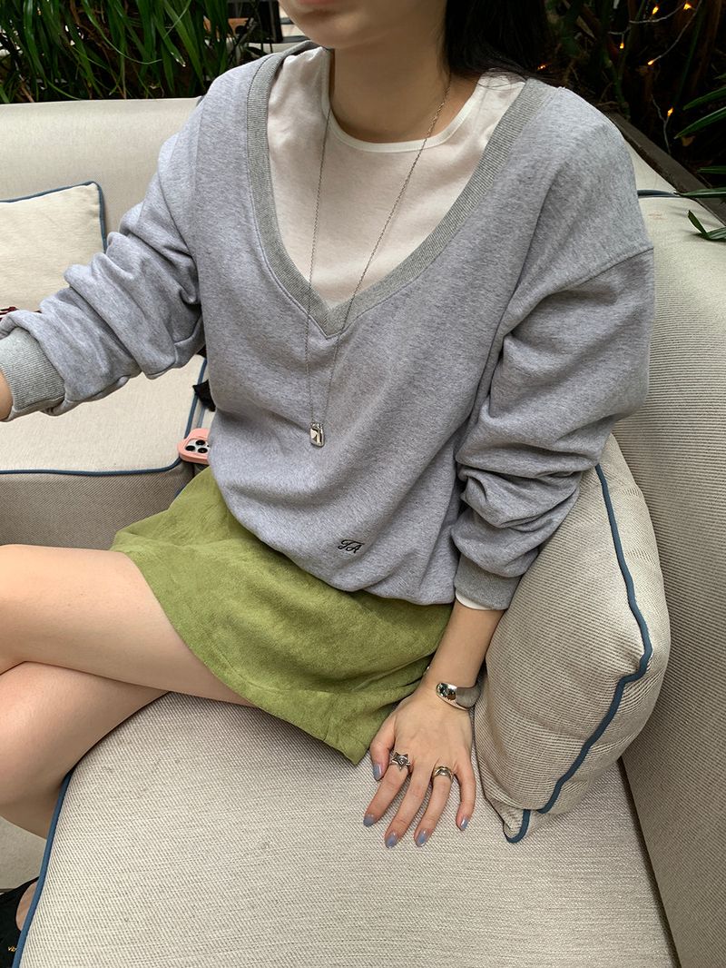 [MADE] TA DEEP V-NECK SWEATSHIRT