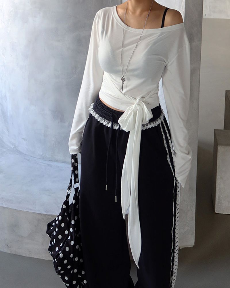 ribbon strap off-shoulder T-shirt