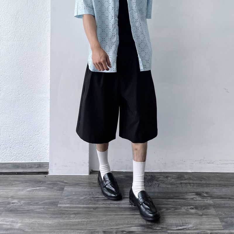 Pleated Wide Silhouette Shorts