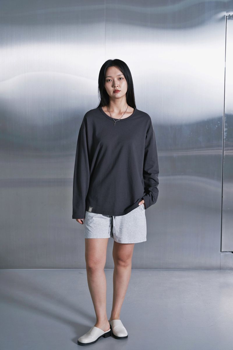 ESSENTIAL PLEAT U-NECK TEE (Charcoal)