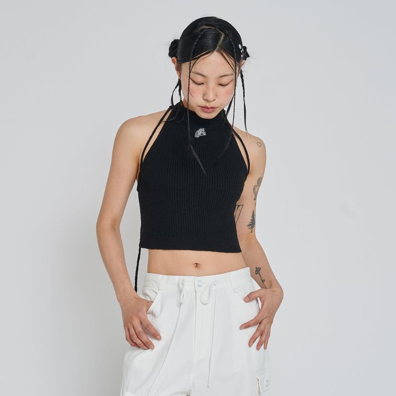 UNUSUALNORMAL（アンユージュアルノーマル）の「BOOKLE HALTER KNIT TOP_BLACK（Tops）」