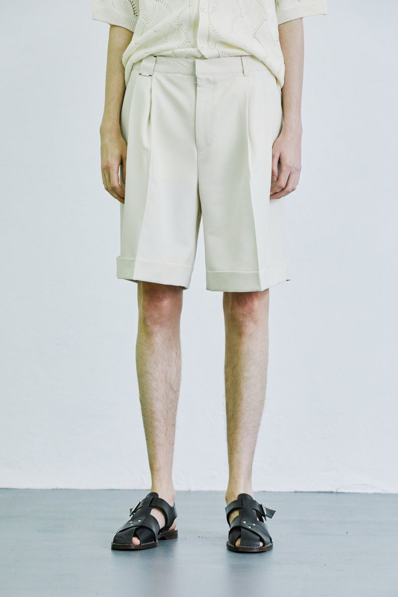 loop stitch turn up half pants cream