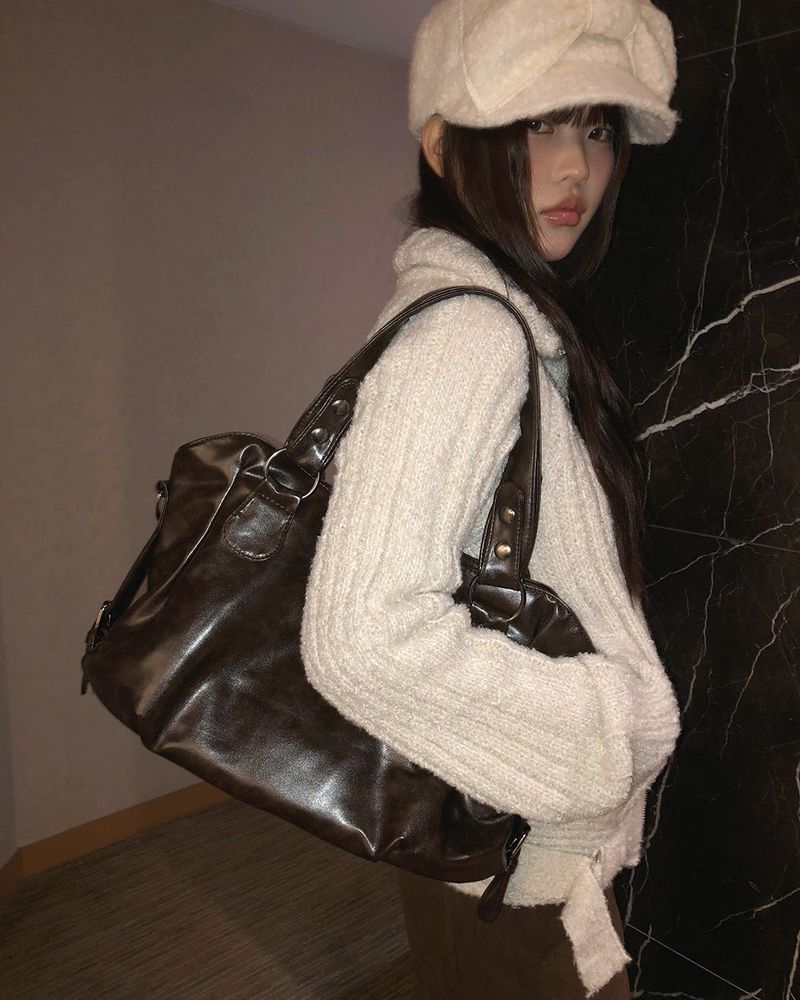 Horu Cross Leather Shoulder Bag